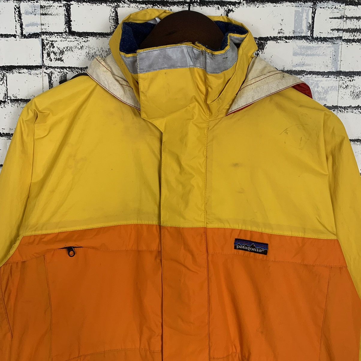 Patagonia Outdoor Clothing Company Patagonia Windbreaker - 2