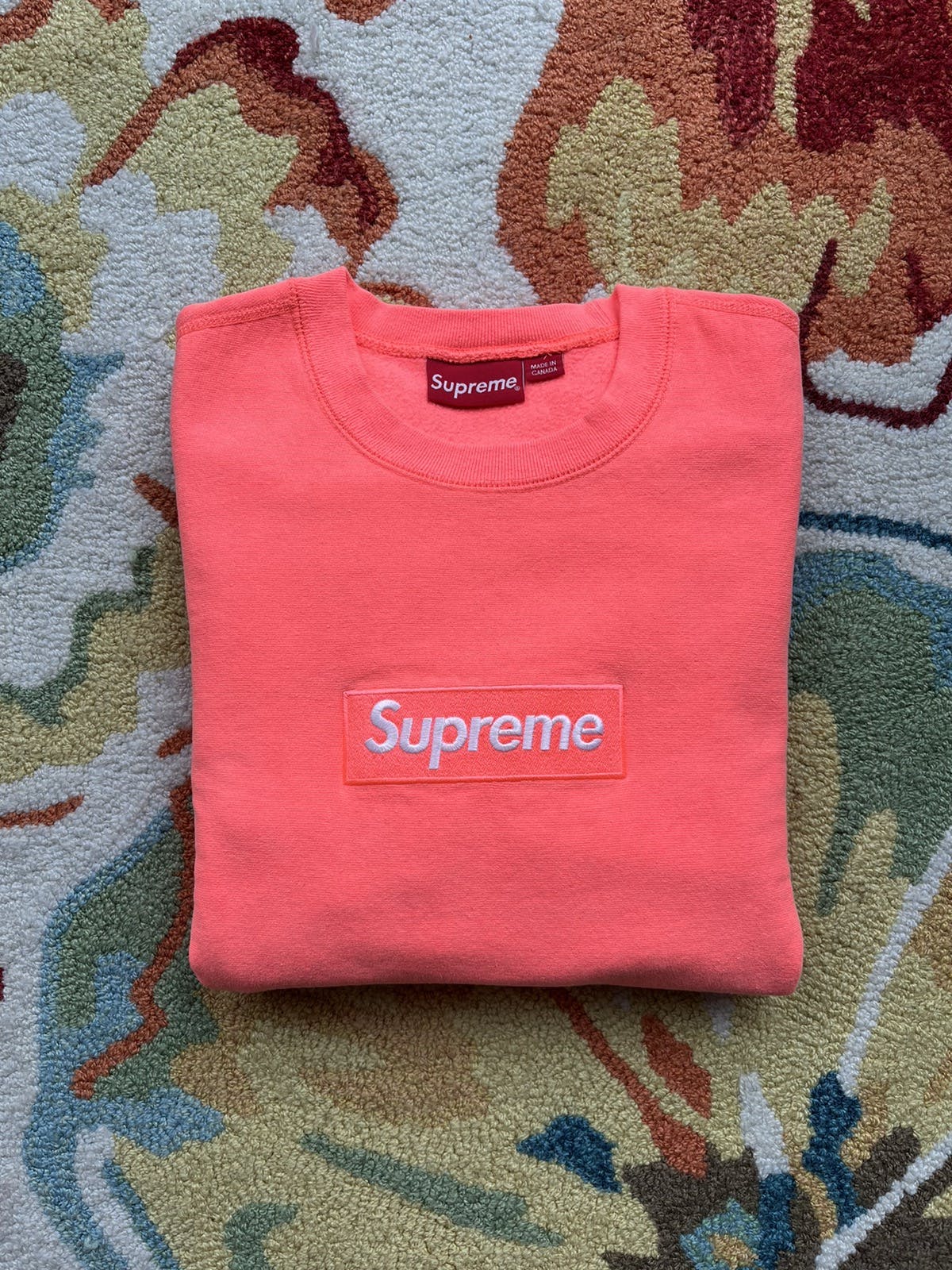 Supreme box logo 2024 crewneck fluorescent pink