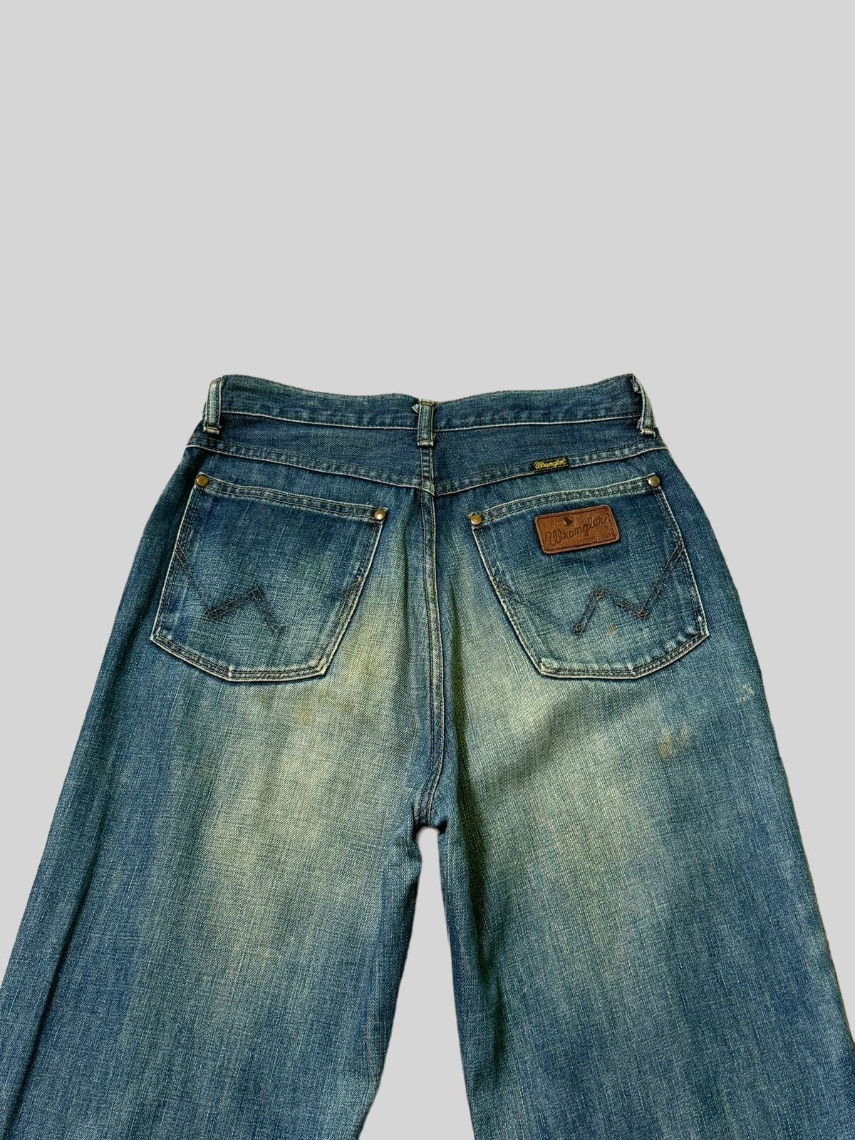 Vintage Lady Wrangler Baggy Distressed Denim - 8