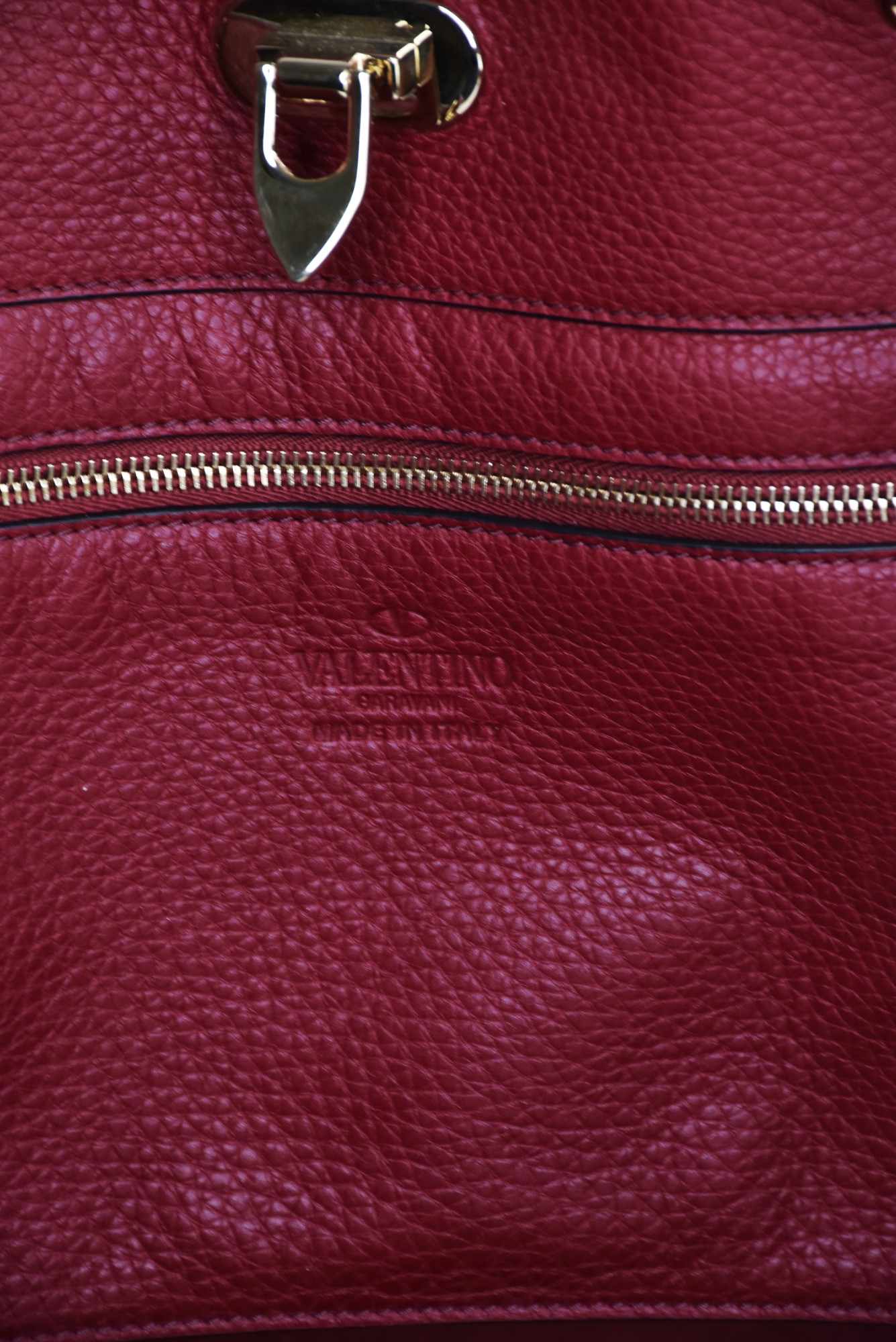 Dark Red Pebbled Leather Medium Rockstud Tote - 6