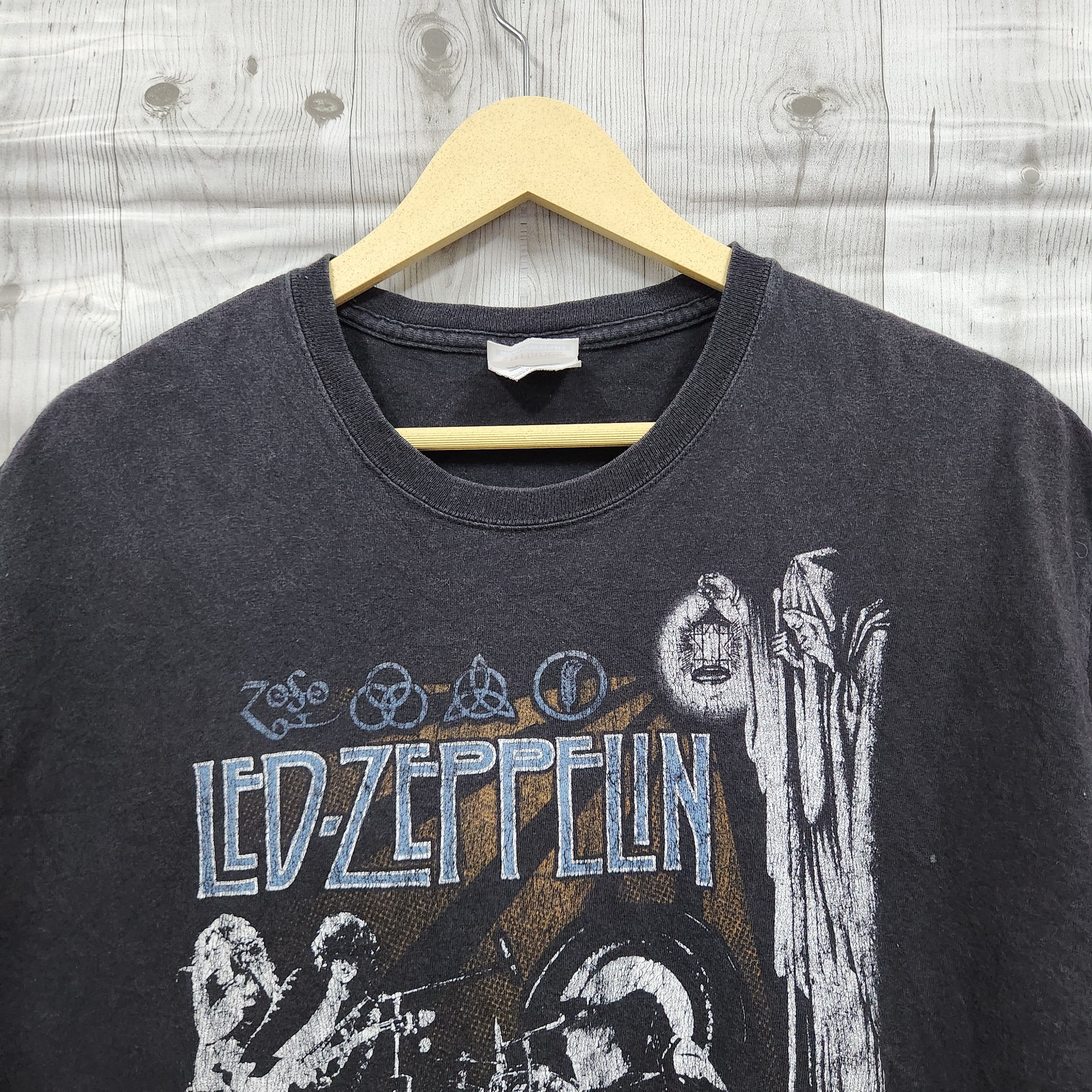 Vintage Y2K Led-Zeppelin Live In Concert 1975 - 10