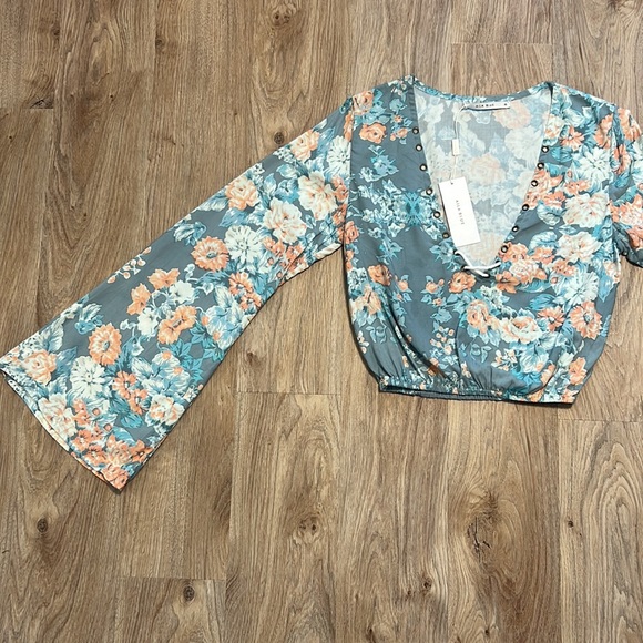 Aila Blue Kewarra Floral Boho Bell Sleeve Cropped Blouse - 5