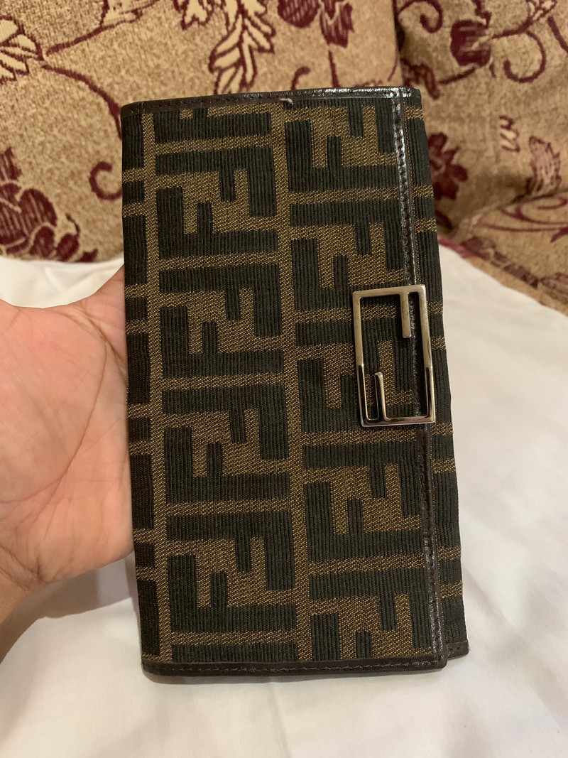Authentic FENDI long wallet monogram zucca - 1