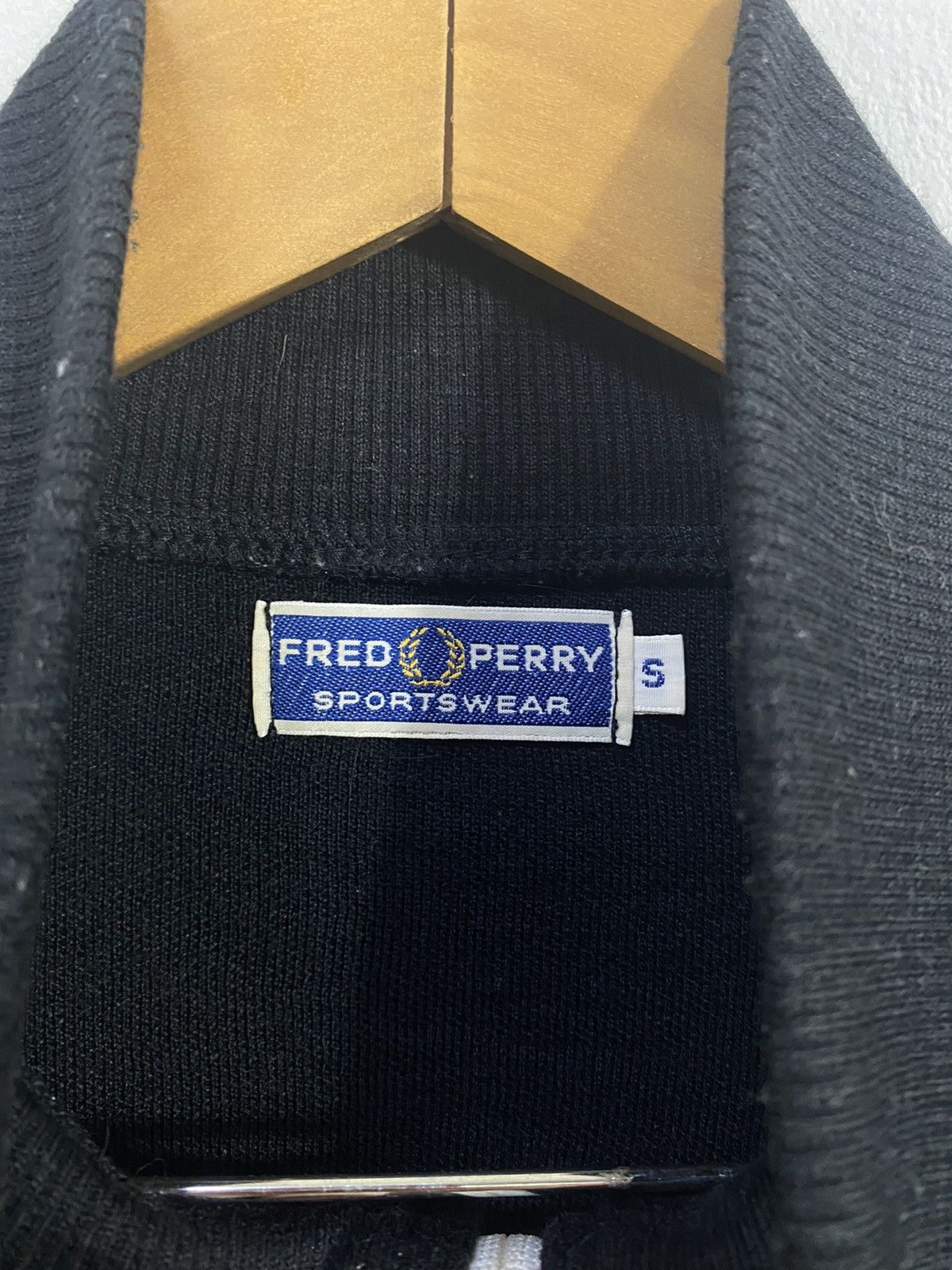 Fred Perry Sweater Small Logo Design Black Yellow - 5