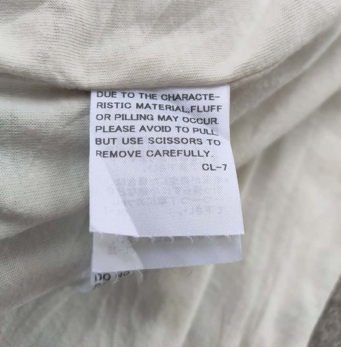 Uniqlo - x Kaws T shirt - 4