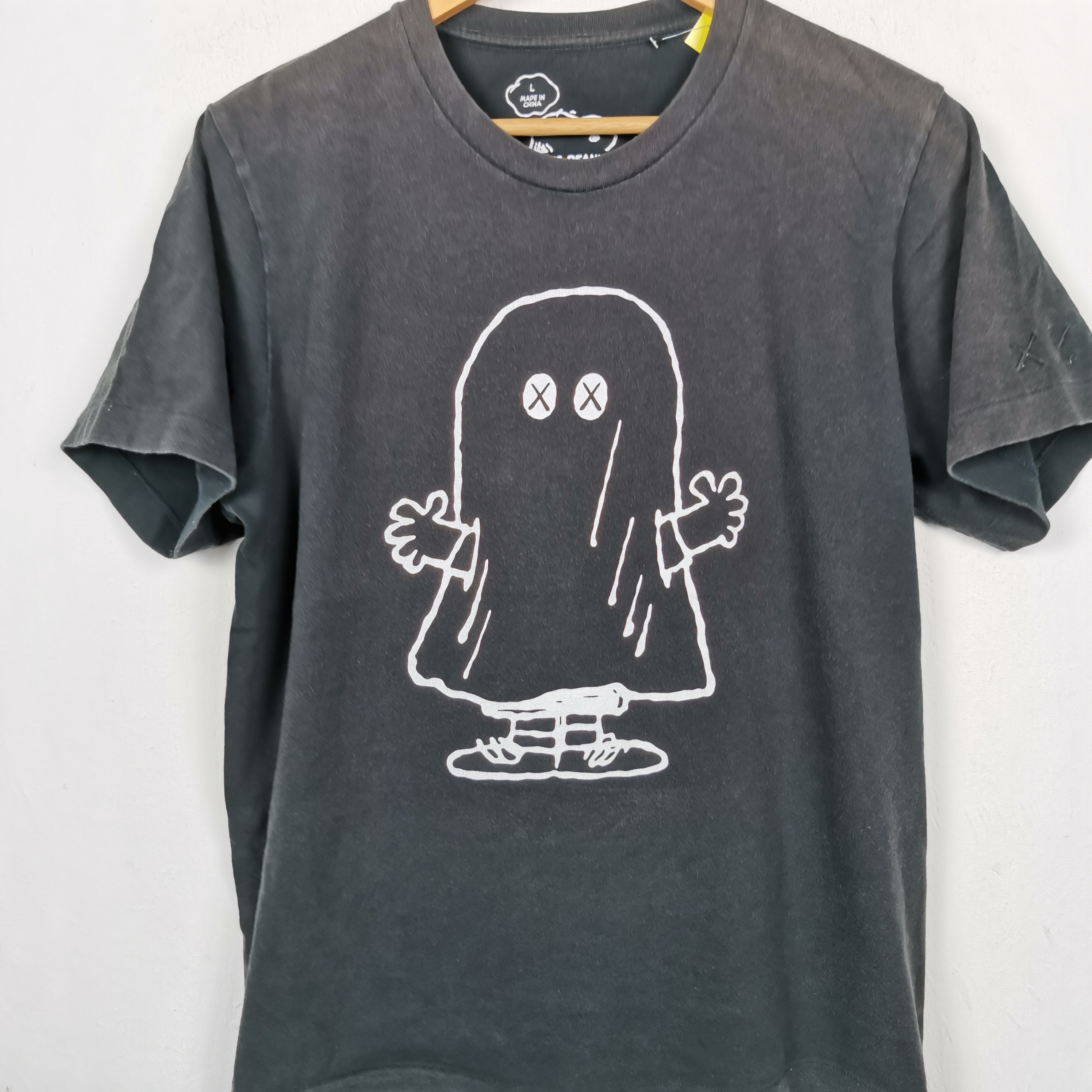 Uniqlo - Kaws X Peanut T-Shirt Japanese Kaws Tees | BS45787. - 4