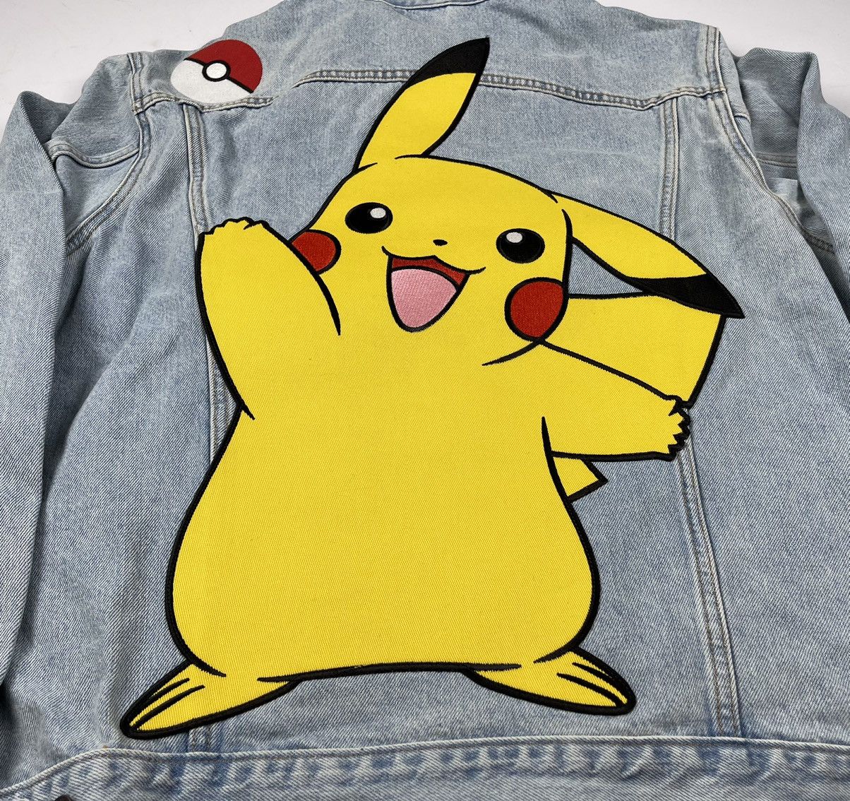 nwt pokemon X levis trucker jacket size M - 2