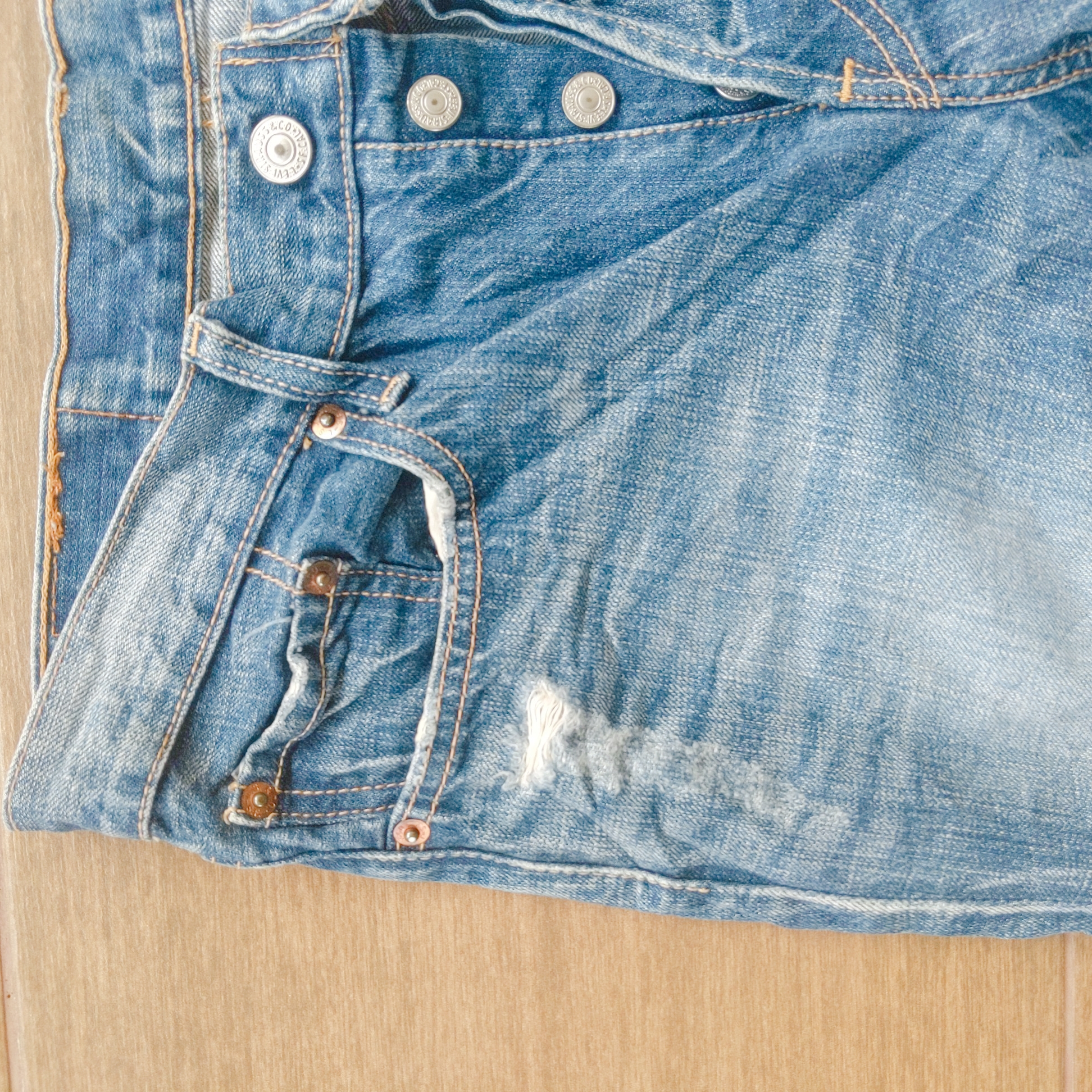 Vintage Levis 501 W28*21 Distressed Short Denim Button Pants - 11