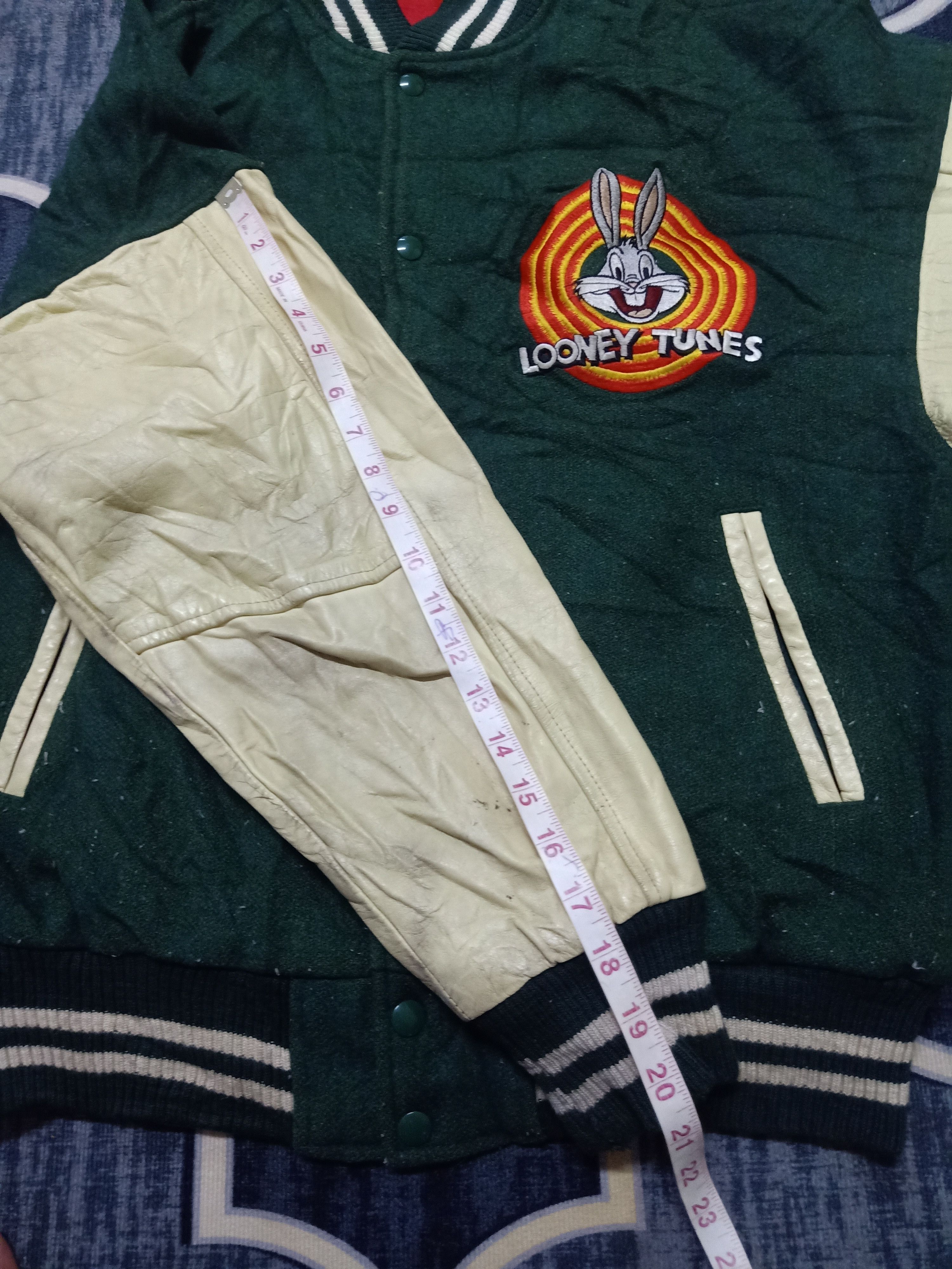 Vintage Looney Tunes Bugs Bunny 50th Anniversary varsity - 6