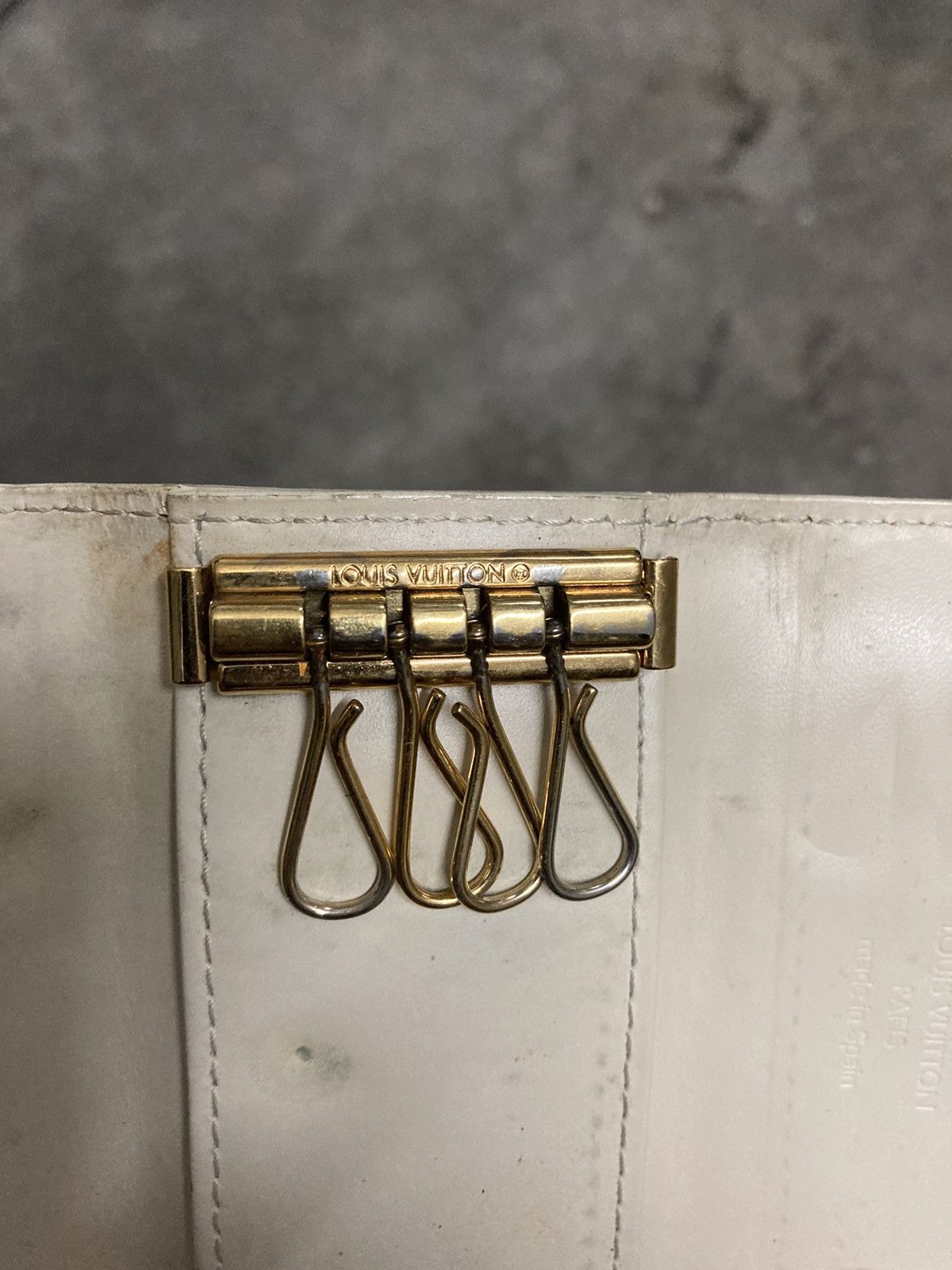 Louis Vuitton Vernis Leather 4 Key Holder - 11