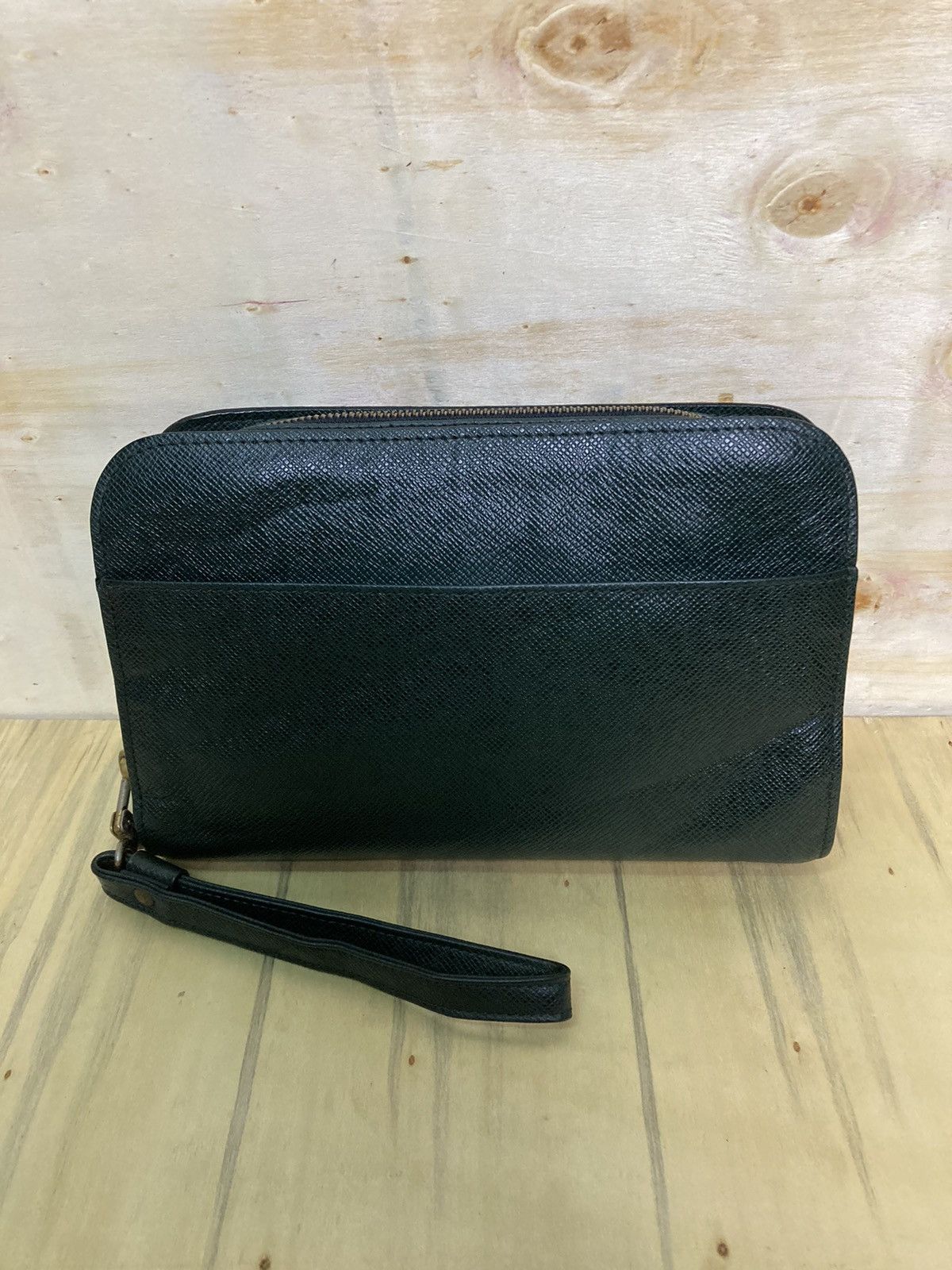 Louis Vuitton Taiga Baikal V I 0919 Clutch Bag - 2