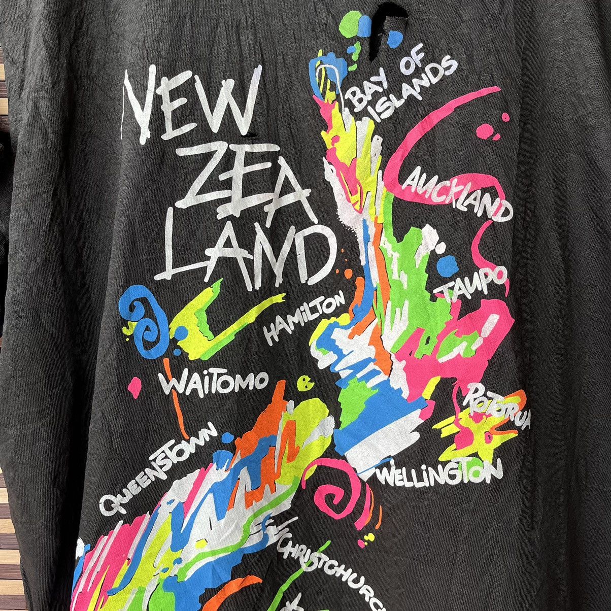 Distressed Vintage New Zealand Map Tees 1990s Single Stitch - 8