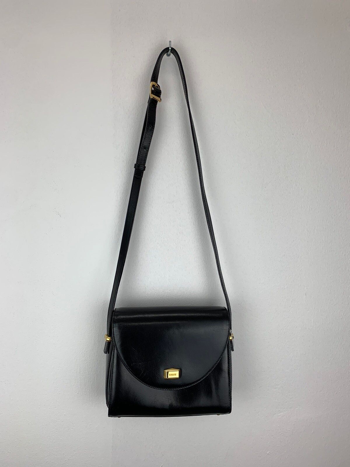 BALLY VINTAGE black leather hard shell bag antique bag Italy - 1