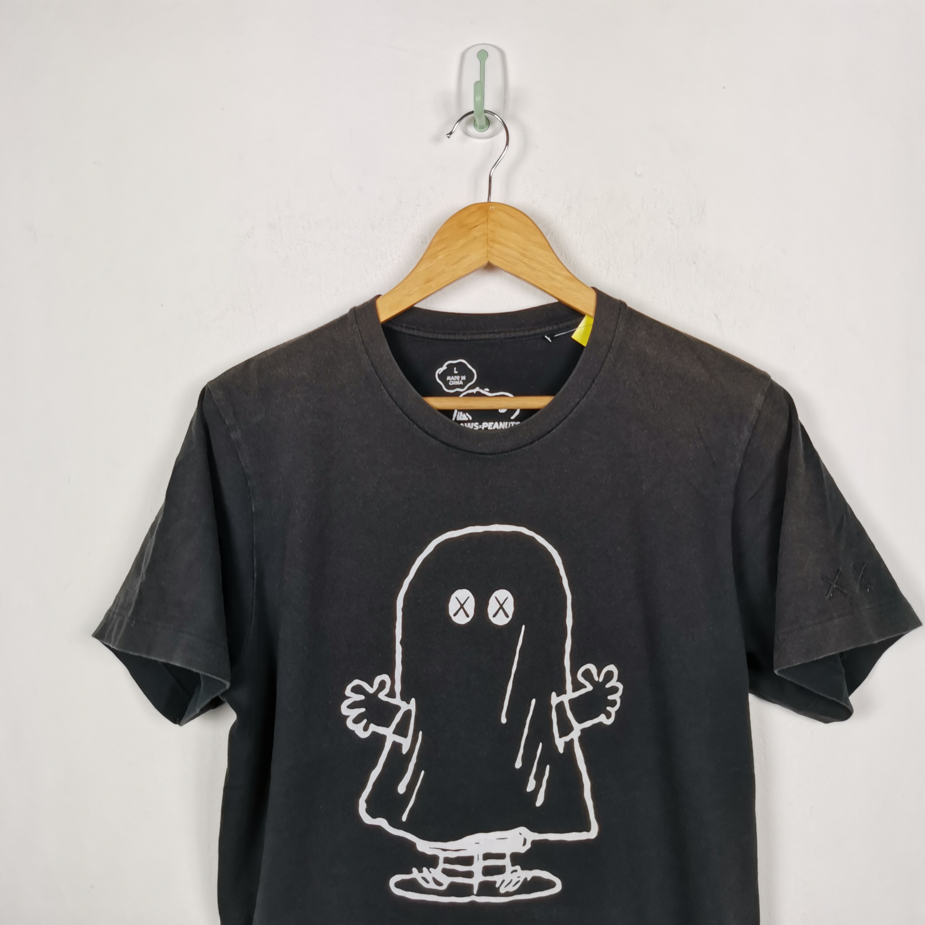 Uniqlo - Kaws X Peanut T-Shirt Japanese Kaws Tees | BS45787. - 2