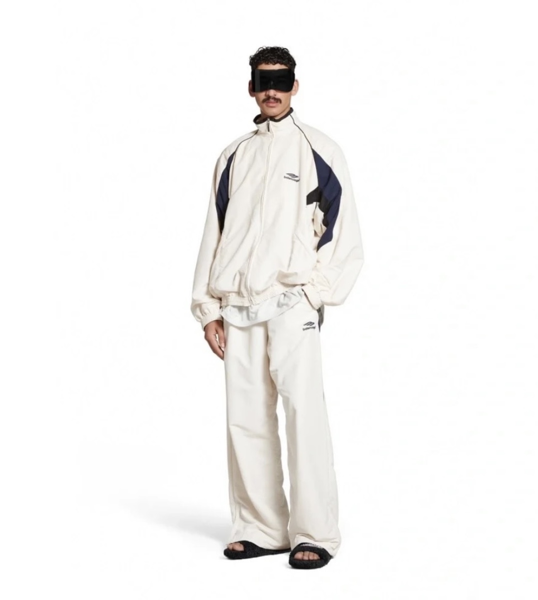 バレンシアガ Balenciaga Medium Fit Tracksuit Pants BALENCIAGA 3b Sports Icon Medium Fit Tracksuit Pants in