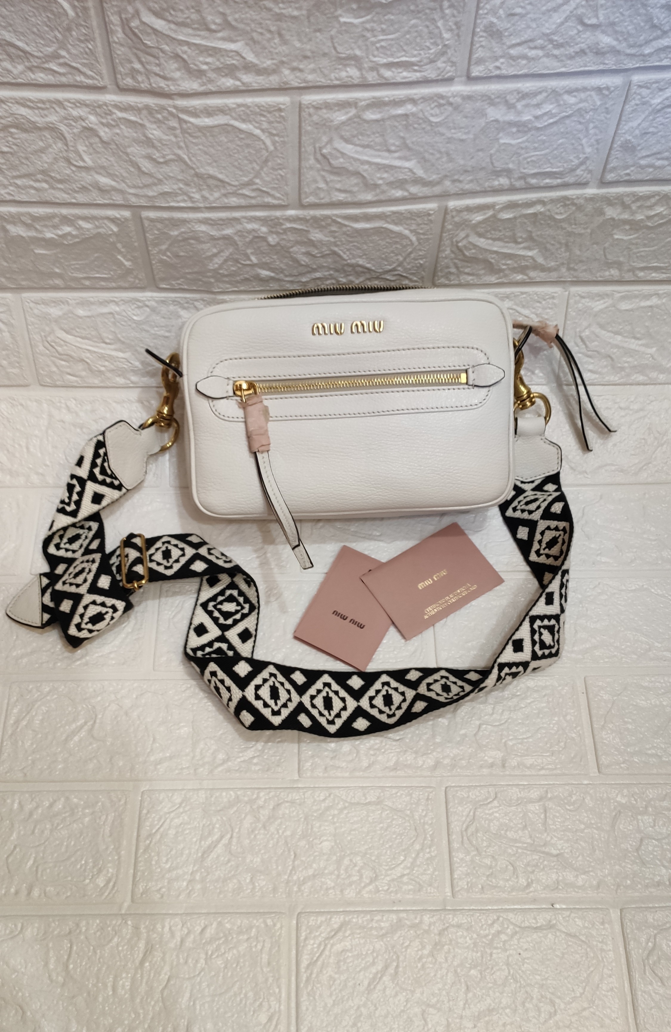 Other Designers Miu Miu - Beautiful miu miu white camera bag