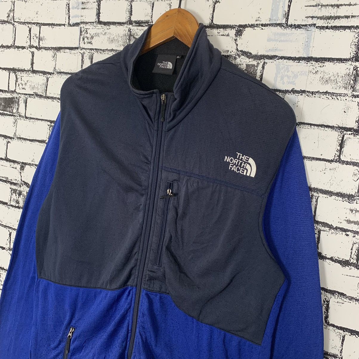 Outdoor Style Go Out! - The North Face Light Jacket - 4