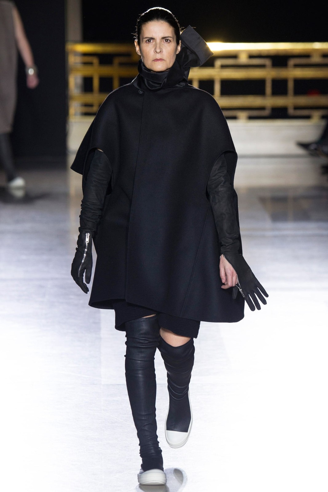 14FW Runway Cape - 5