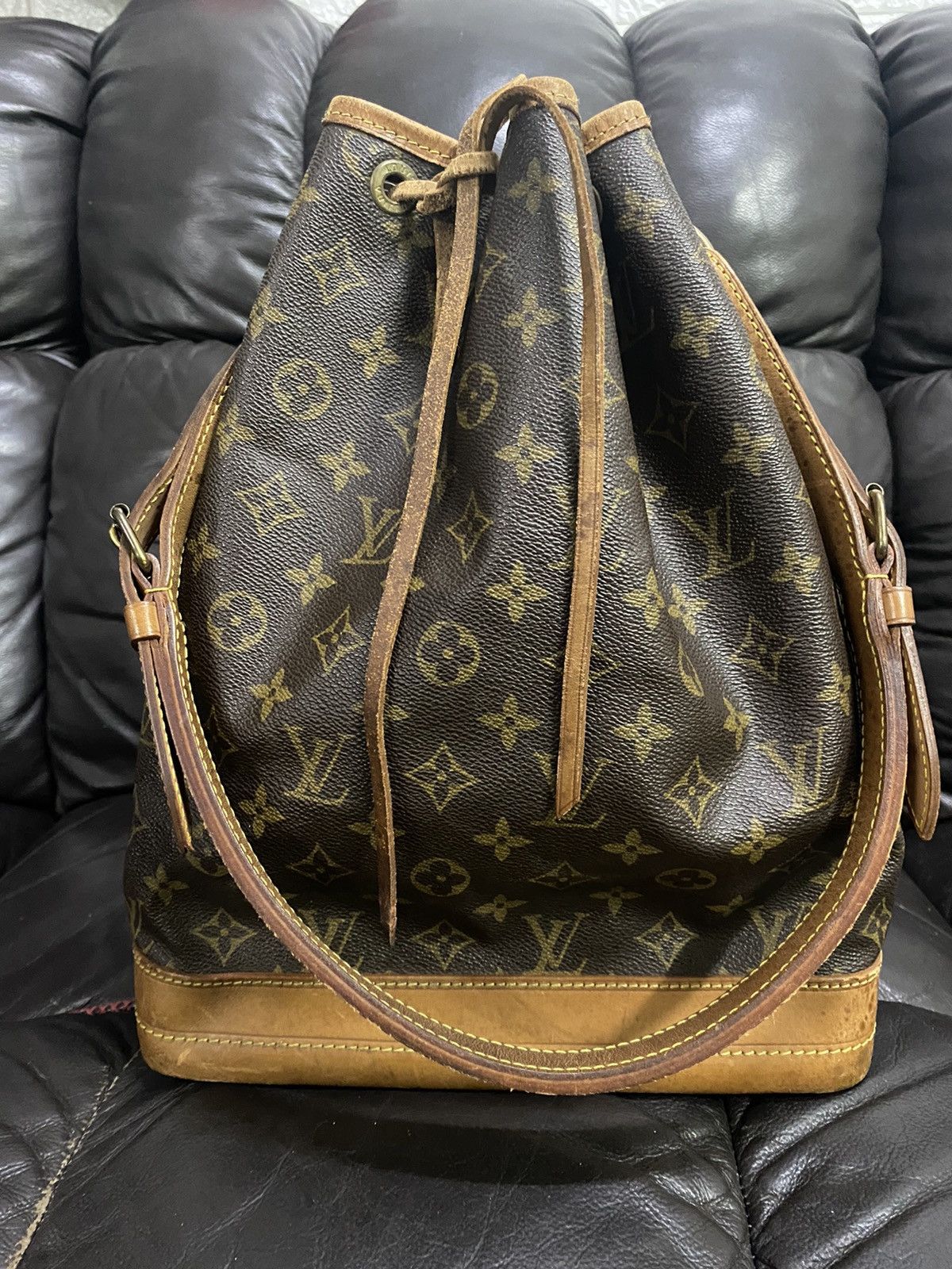 Louis Vuitton Vintage Neo GM Monogram Dawstring Shoulder Bag - 1