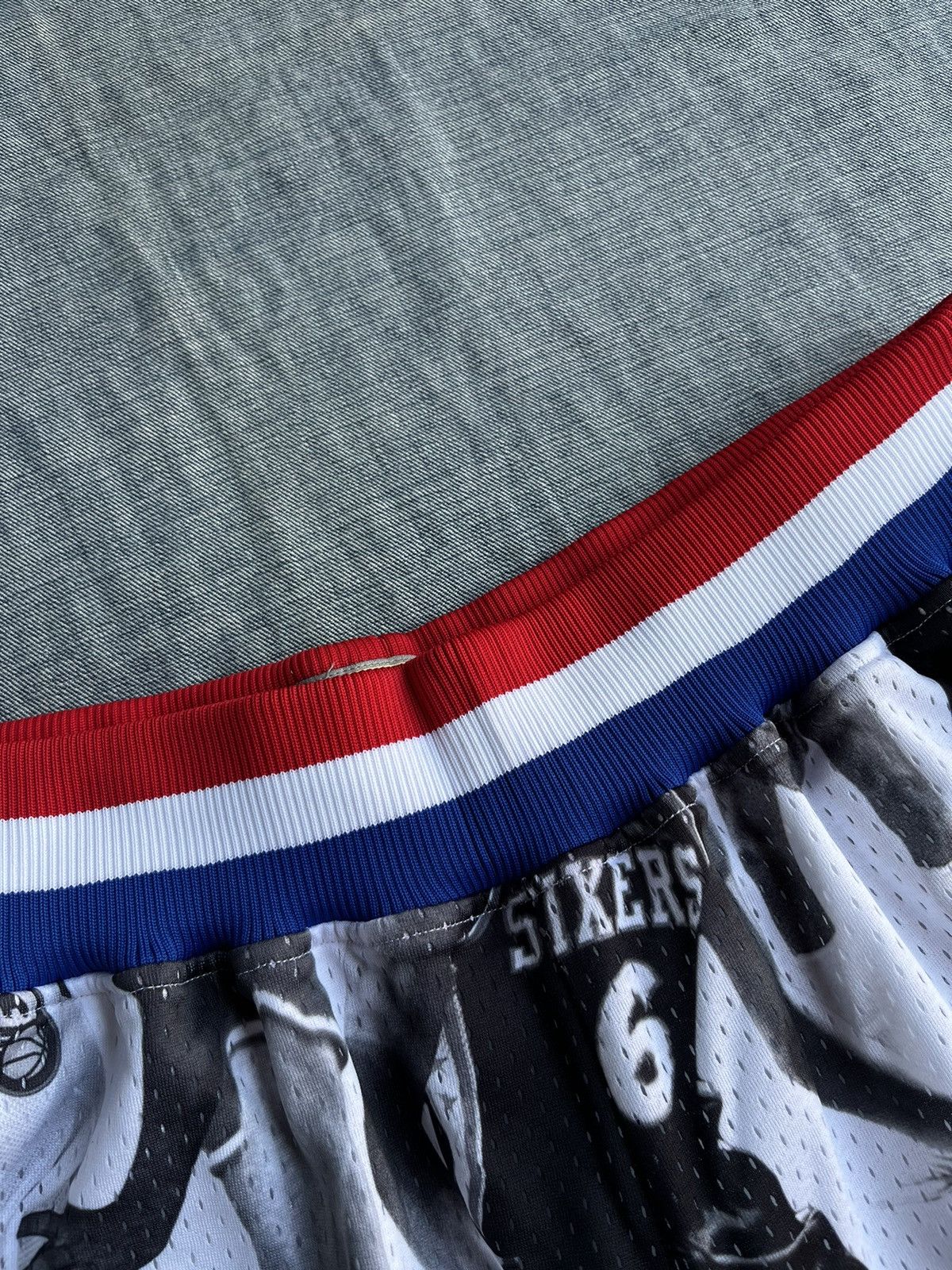 Mitchell & Ness - Lapstone Mitchell Ness Icon Collage 76ers Shorts XL Limited - 5