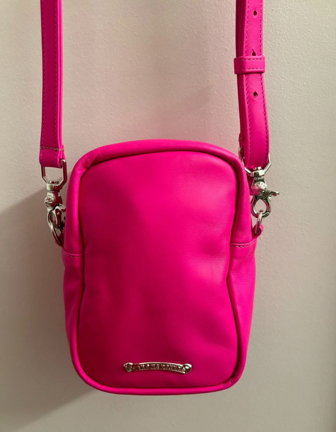 Hot pink triple cross patch taka bag - 4