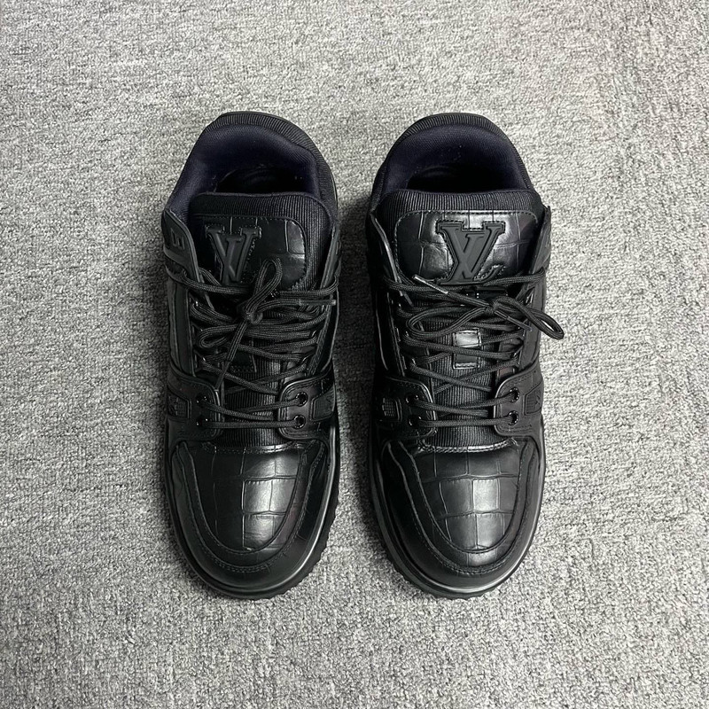 Louis Vuitton's latest black Chubby leather low-top sneakers - 1