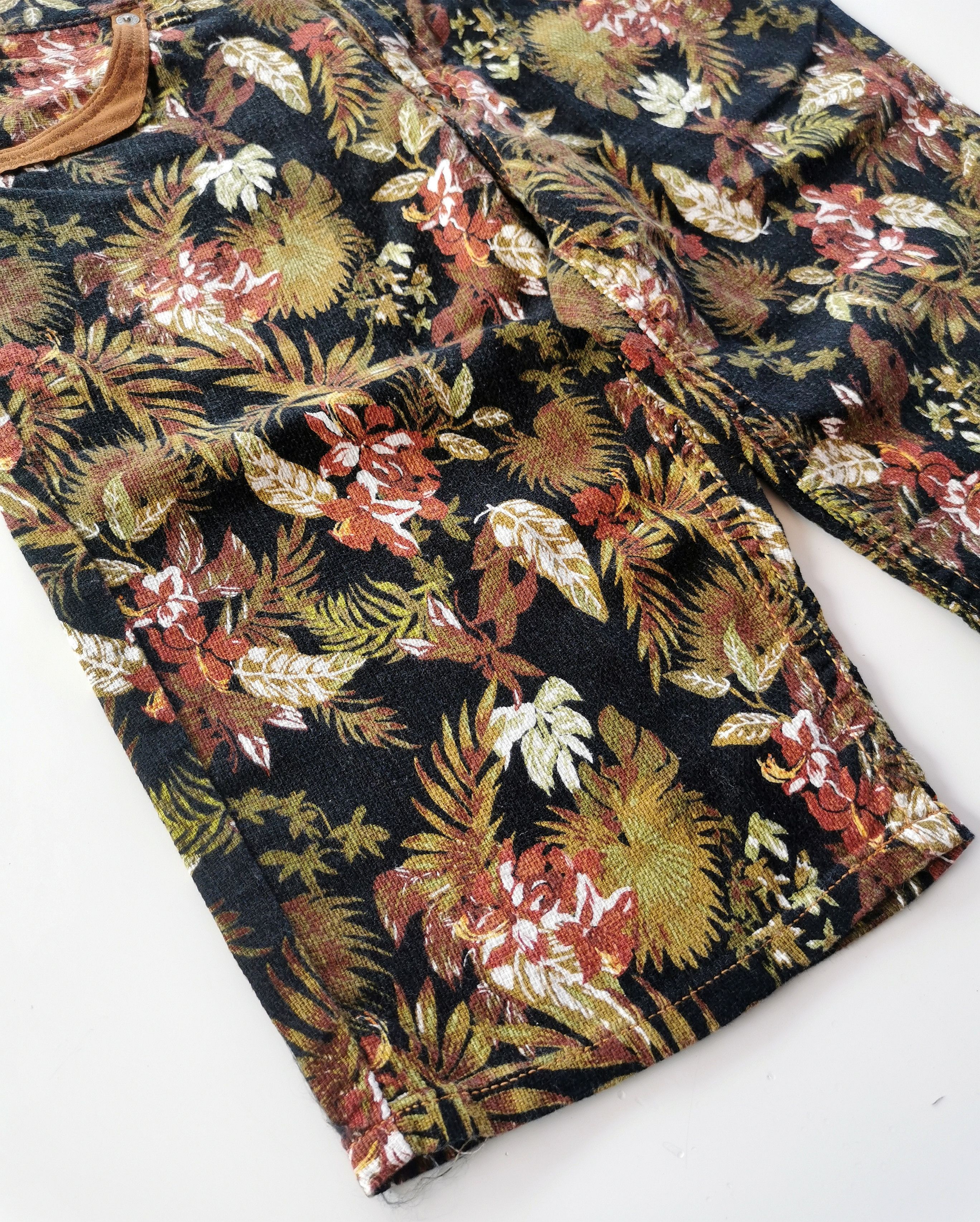 Edwin Flowers Leaf Shorts Pants - 9