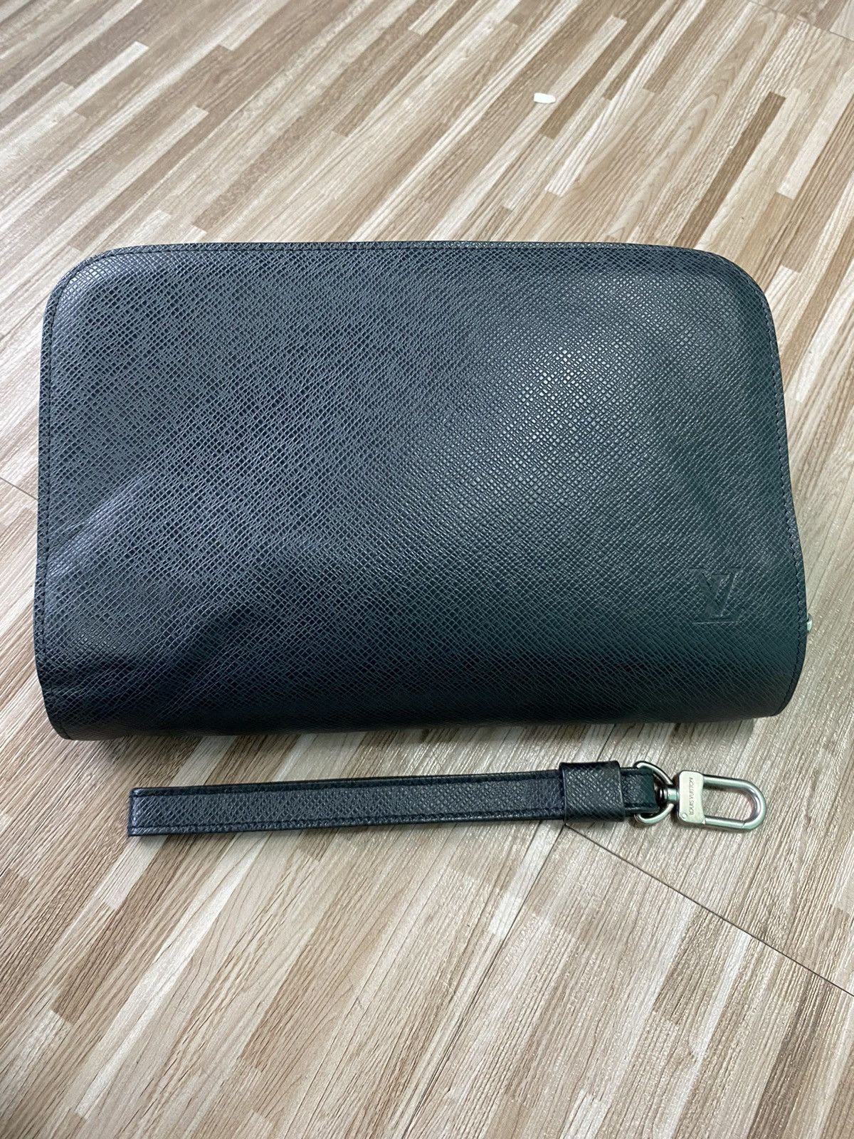 Authentic Louis Vuitton Black Taiga Clutch - 14