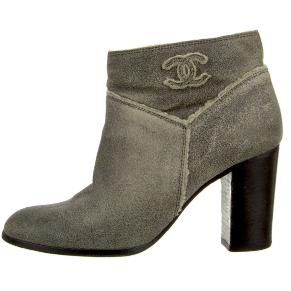 CHANEL interlocking CC shearling lined boots - 1