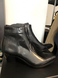 靴 SAINT LAURENT Finn Boots 42 Saint Laurent Finn Boots, $1,695 | farfetch.com | Lookastic