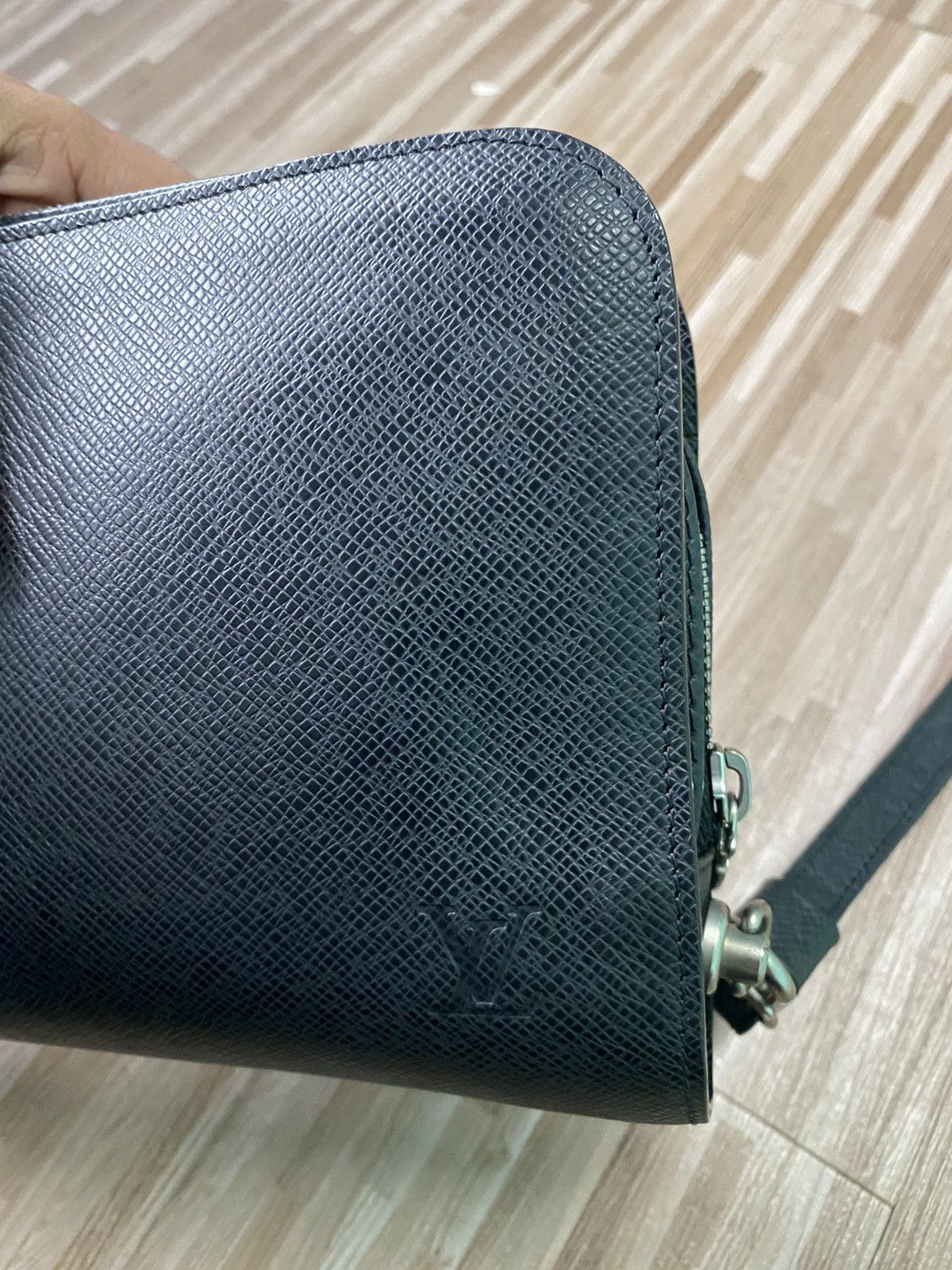 Authentic Louis Vuitton Black Taiga Clutch - 8