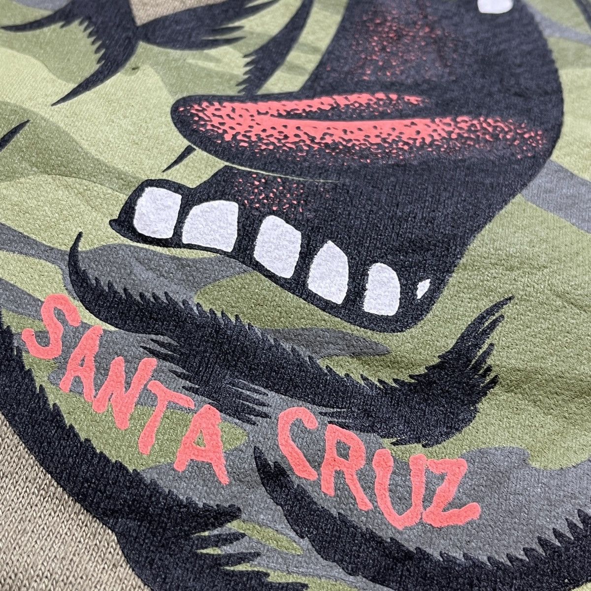 Santa Cruz Skateboards - Vintage Iconic Hand Screaming Santa Cruz Sweatshirt - 12