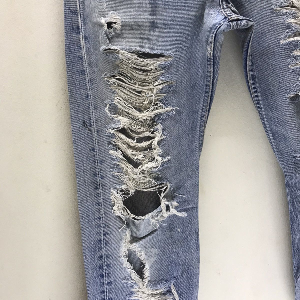 Vintage 90s Levis 501xx Distressed Denim Lightwash Cobain - 6