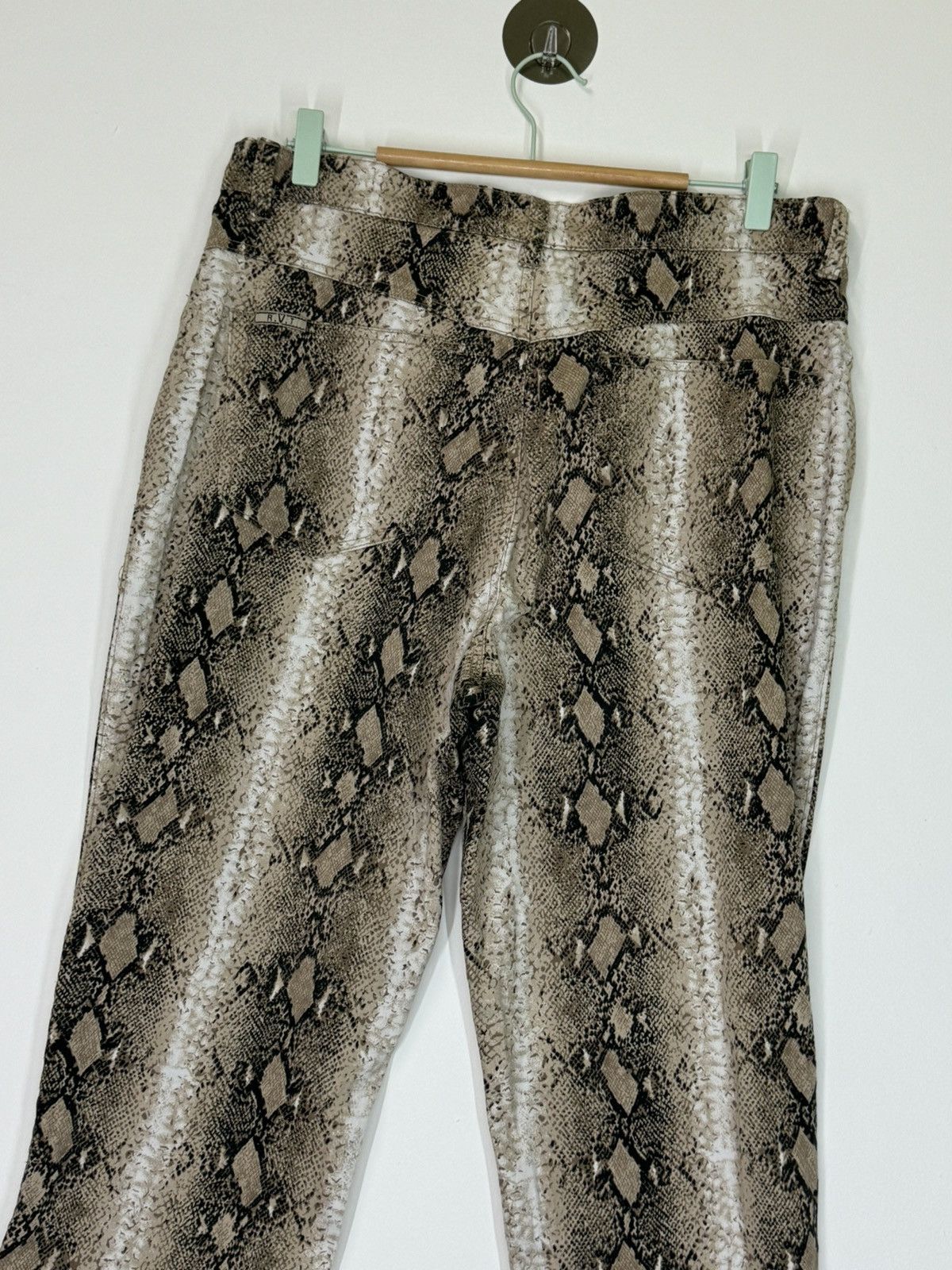 RVT Snake Design Full Print Pants - 11