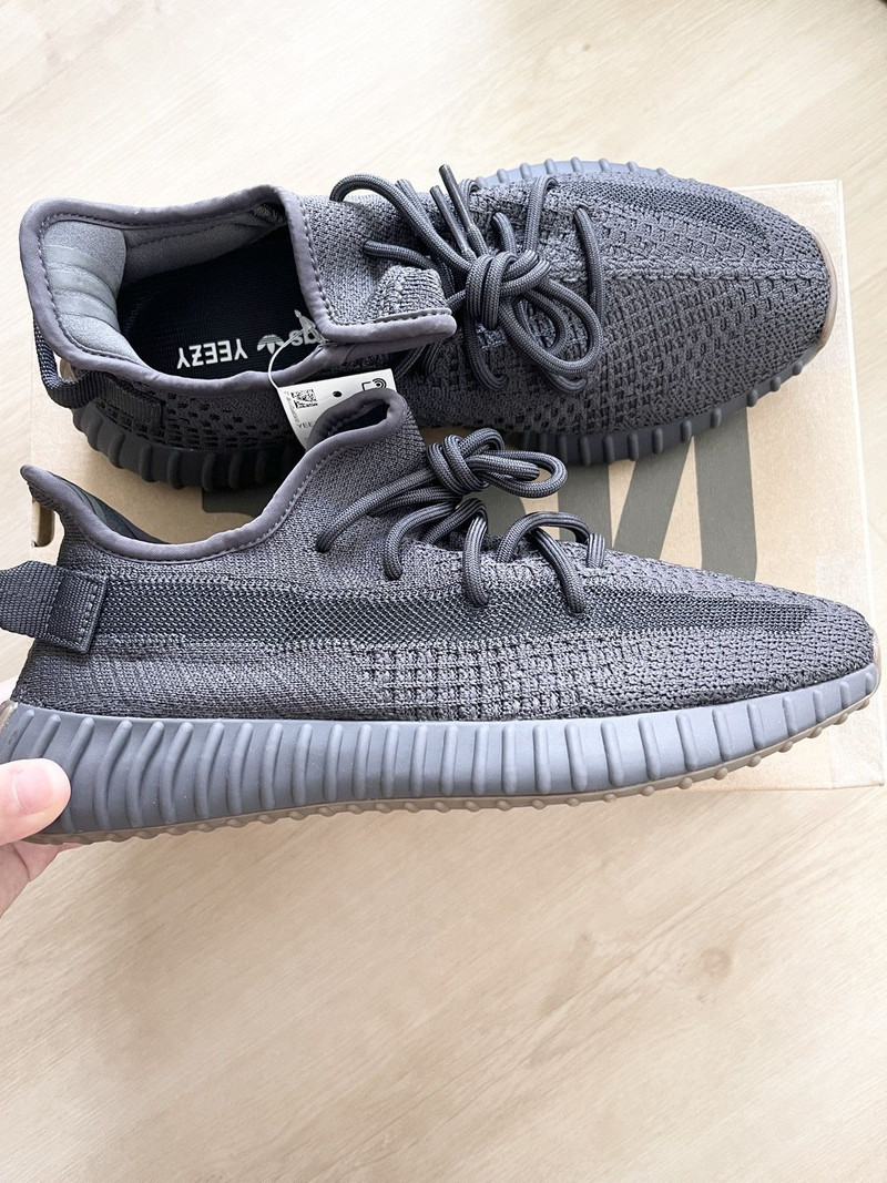 STEAL! Adidas Yeezy Boost 350 V2 Cinder - Size 9 - 1