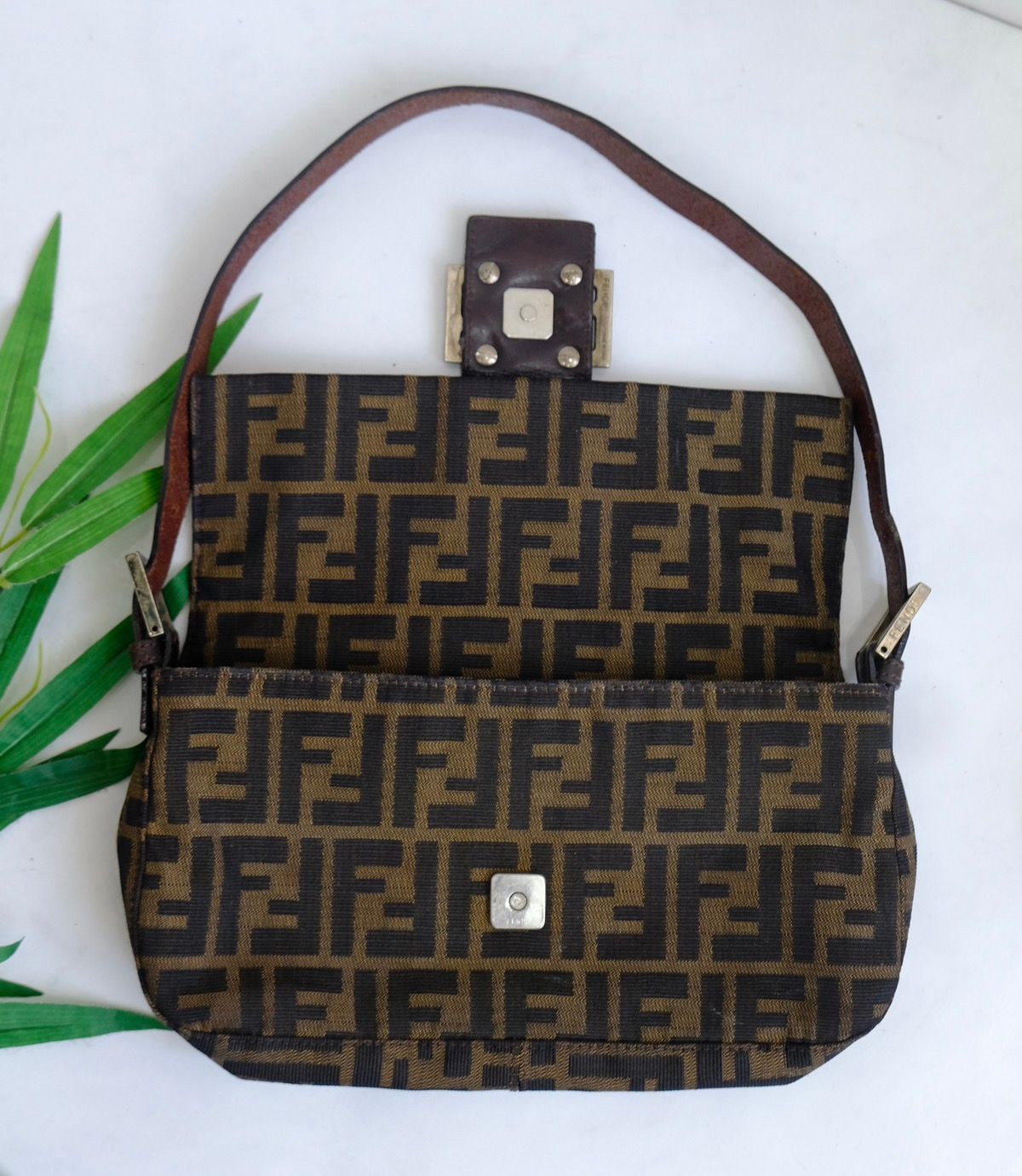 Authentic vintage Fendi baguette handbag. - 11