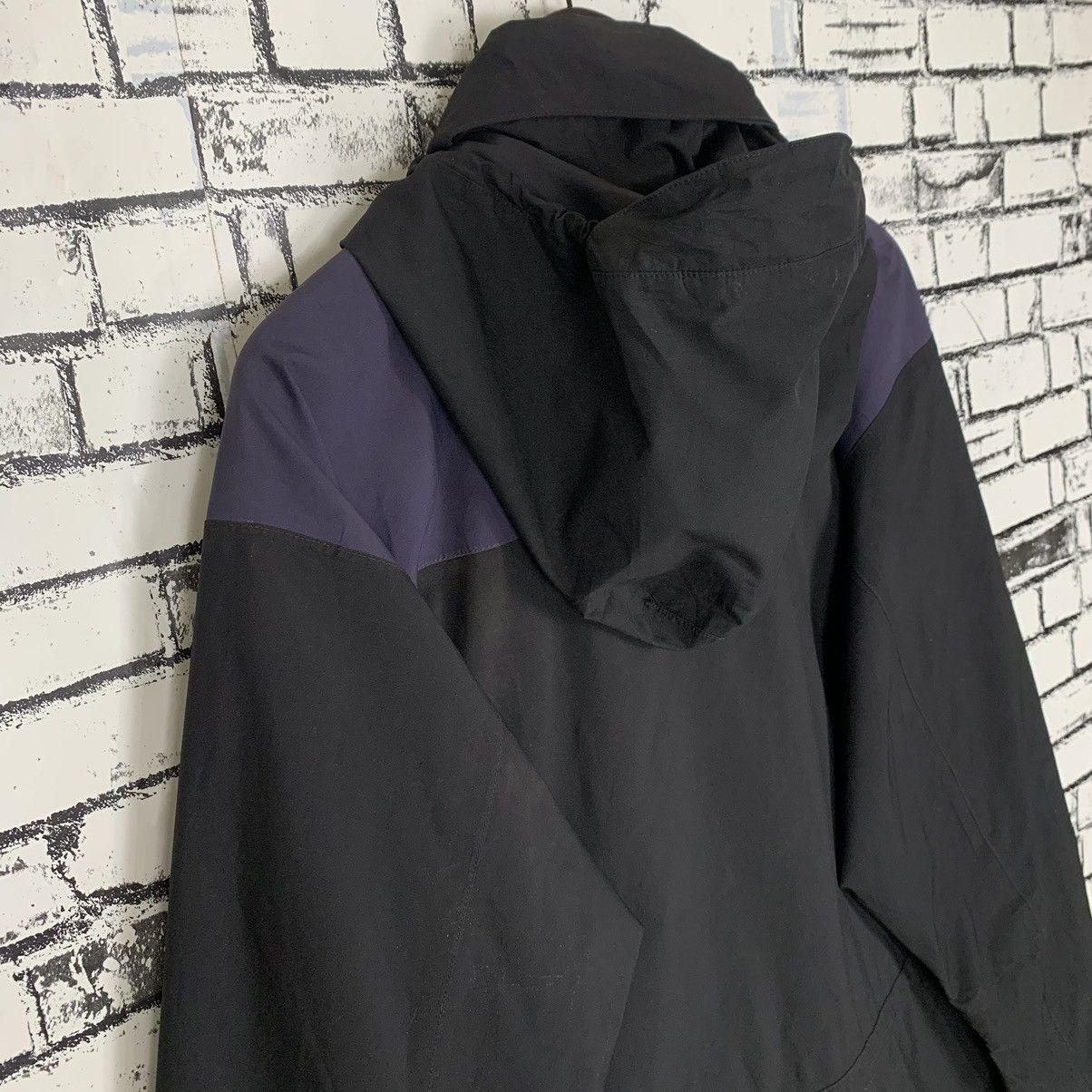 The North Face Outdoor Clothing Windbreaker Jacket - 13