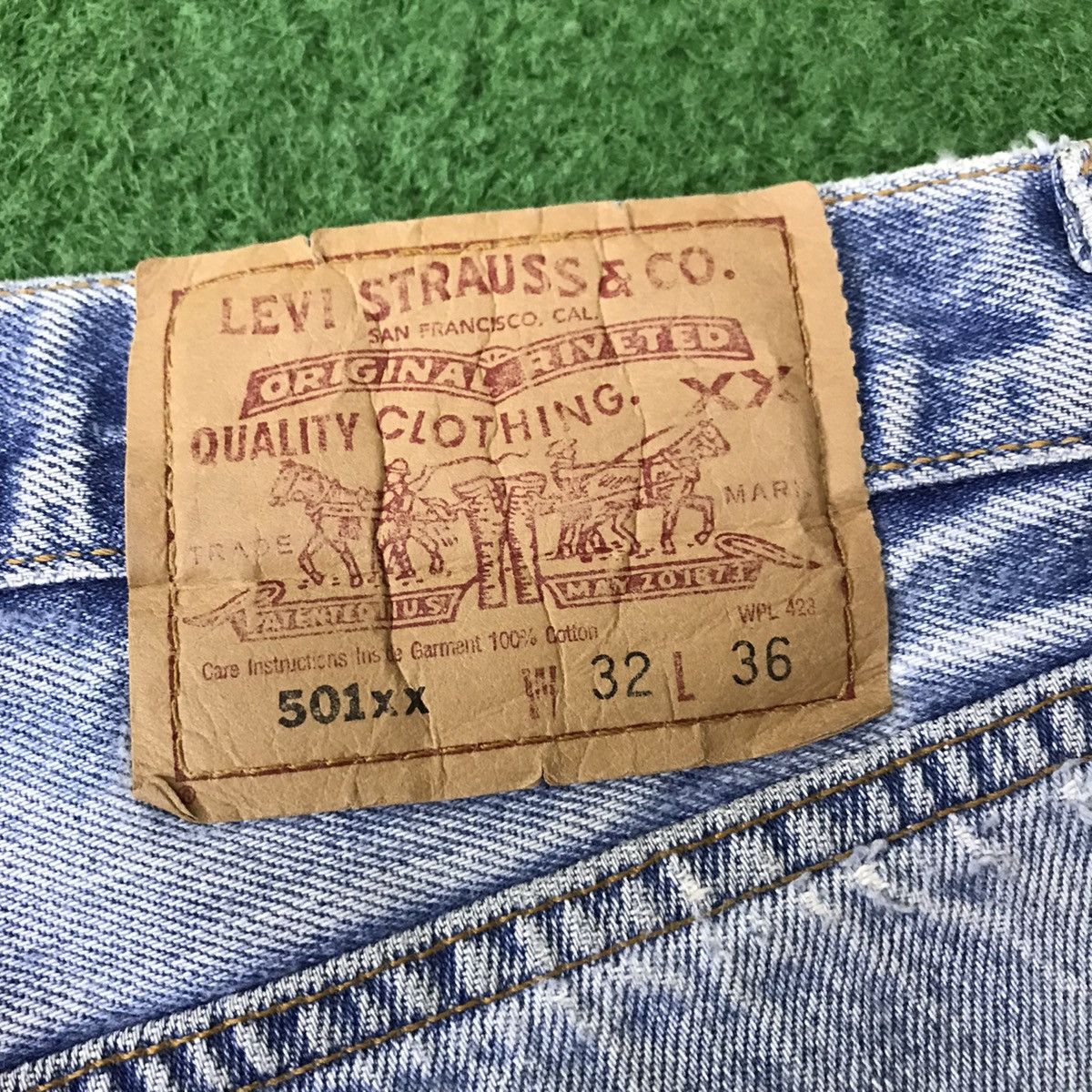 Vintage 90s Levis 501xx Distressed Denim Lightwash Cobain - 18