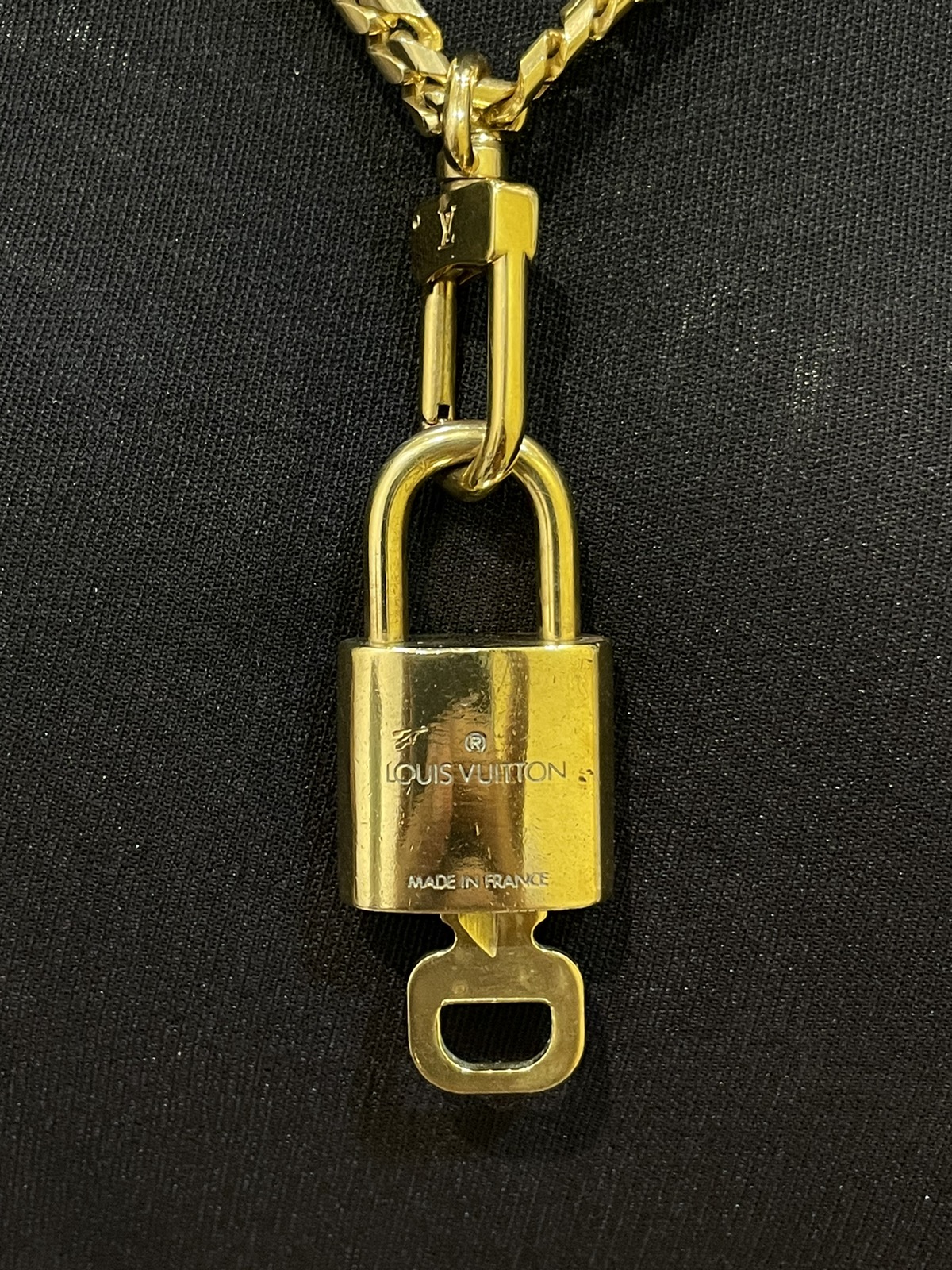 Louis Vuitton padlock / key / chain gold - 6