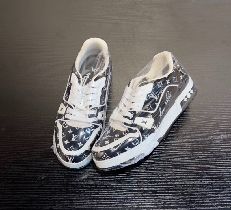Louis Vuitton (LV) flocked logo casual shoes - 1
