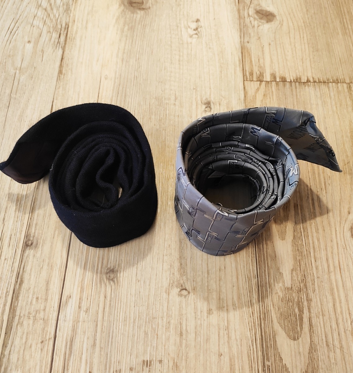 VINTAGE! 2 ties.Like Saint Laurent or Gucci - 5