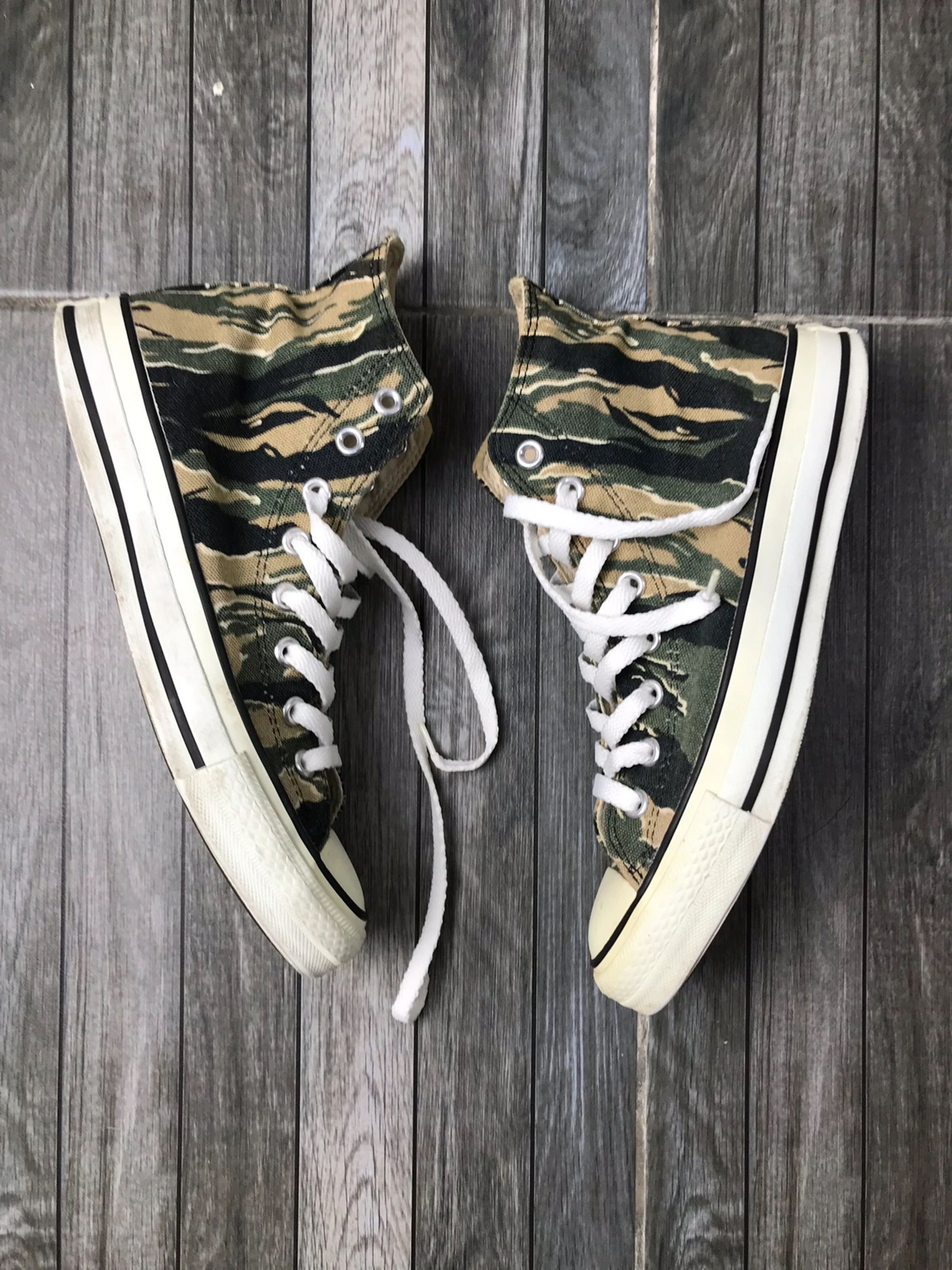 Converse vintage camo hotsell