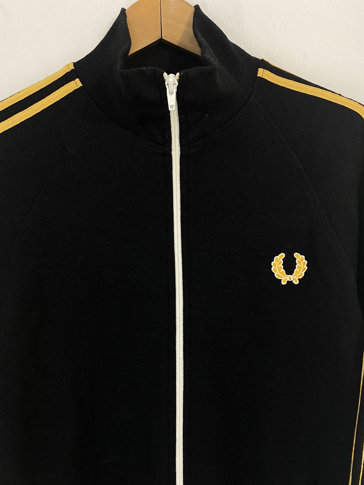 Fred Perry Sweater Small Logo Design Black Yellow - 4