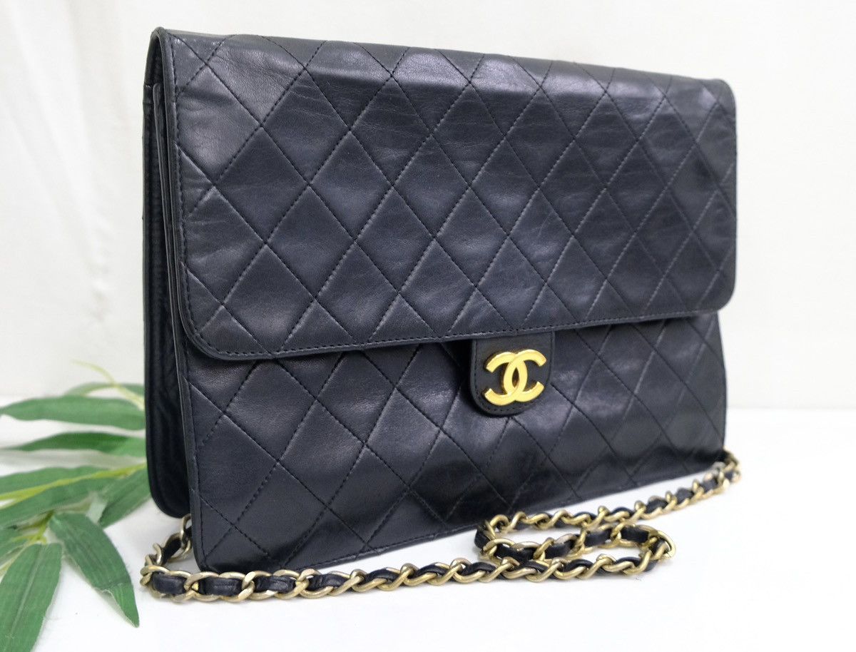 Vintage CHANEL black lambskin medium half flap shoulder bag - 3