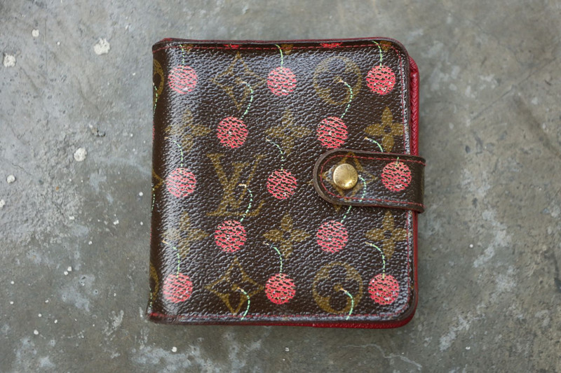 Louis Vuitton × Takashi Murakami - LV - MJ - TM - S/S 05 - Cerise Monogram Compact Zip Wallet - 1