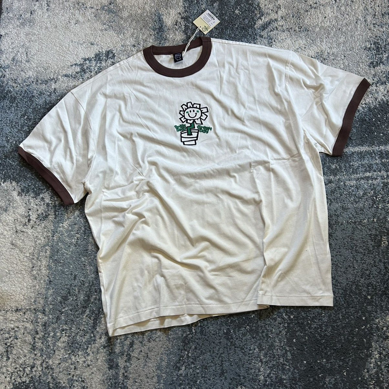 GREEN DAY FLOWER POT MOUNTED COLLAR BLiND STiTCH RiNGER TEE - 1