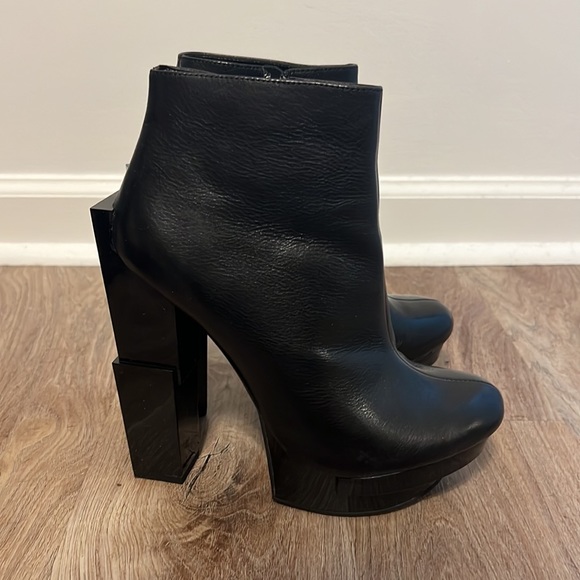 Dolce Vita Ori Black Leather Stacked Platform Booties - 10