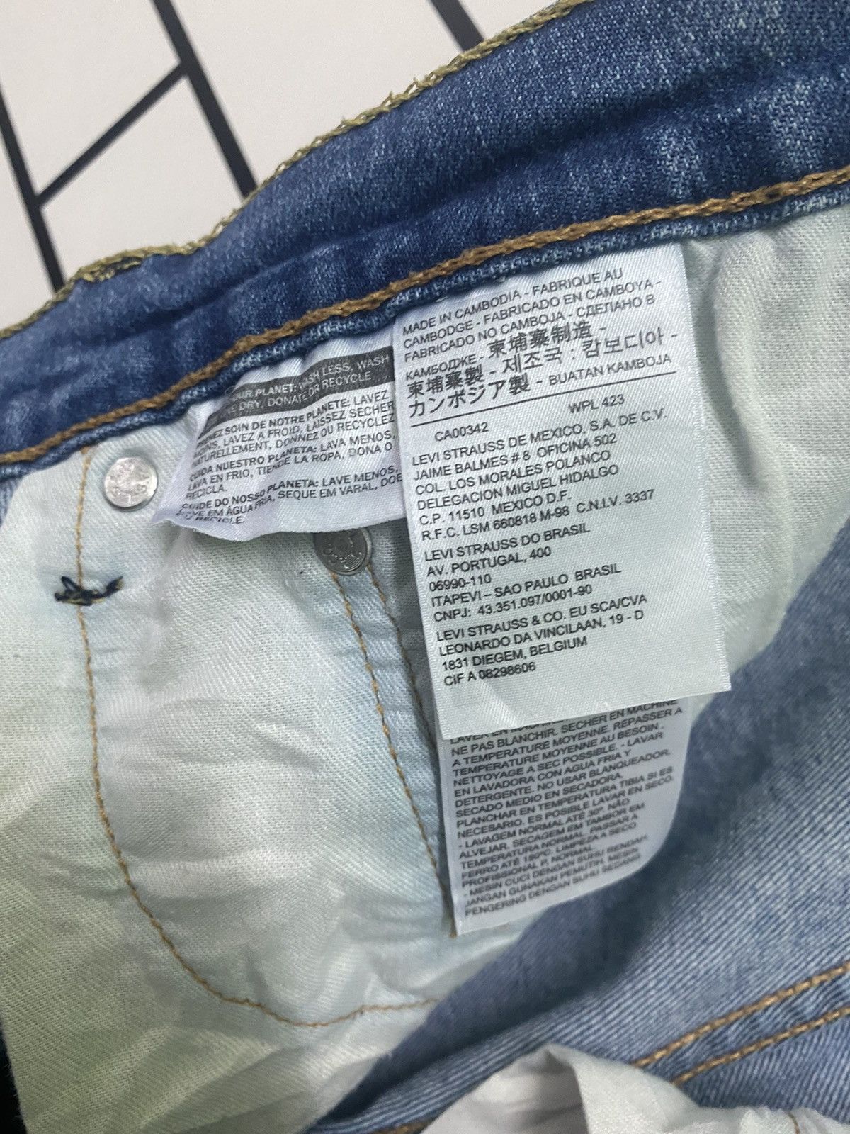 Vintage LEVIS 553 Blue Distressed Denim - L50 - 15