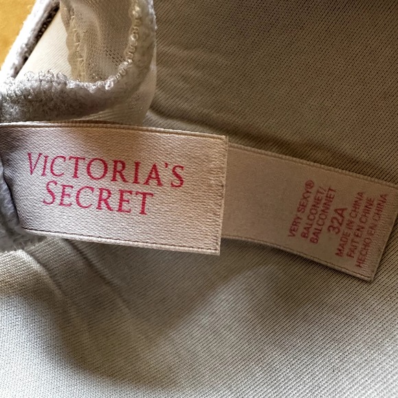 Victoria's Secret Very Sexy Balconette Bra Lace Adjustable Underwired White 32A - 2
