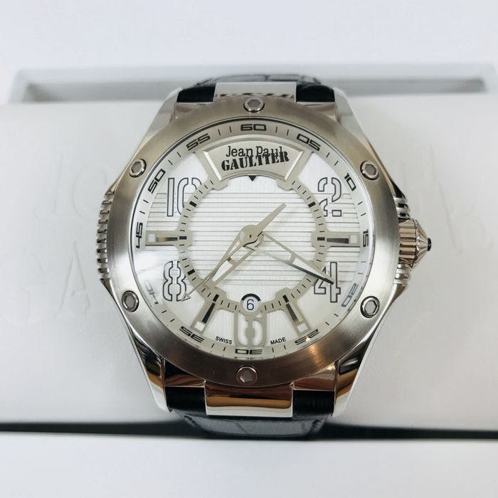 Crocodile-effect silver watch